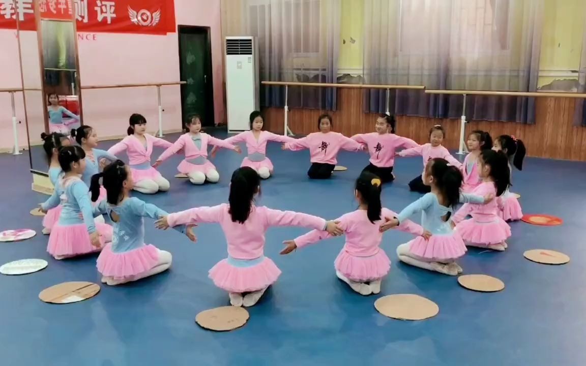 [图]【幼儿舞蹈】《我家住在桃花山》完整版