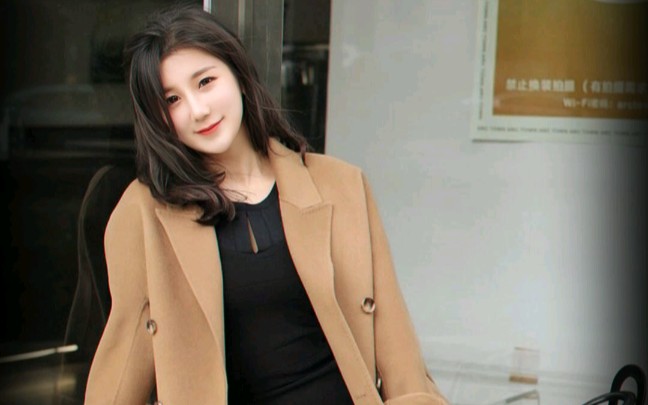 美女职场黑丝装再见2021