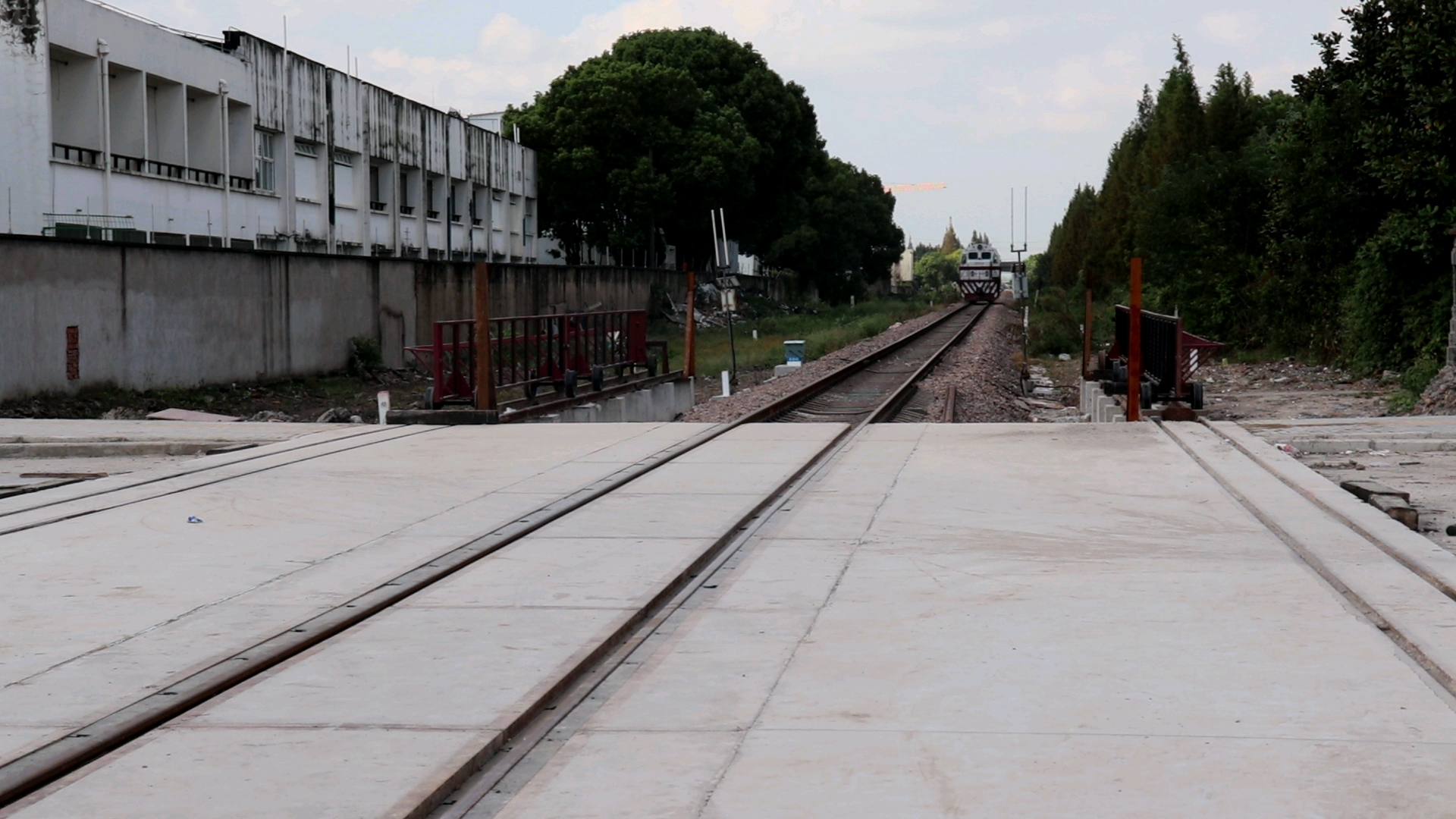 中国铁路吴泾支线都市路道口77莲花南路道口