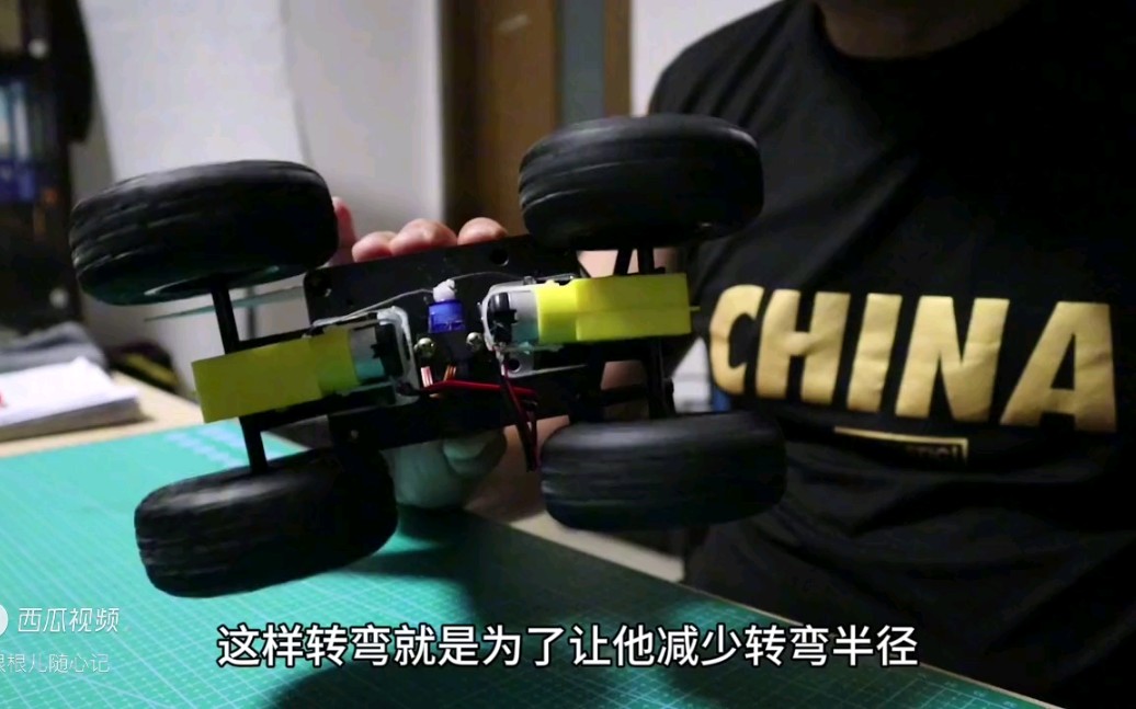 模拟大脚车转向方式自制遥控车