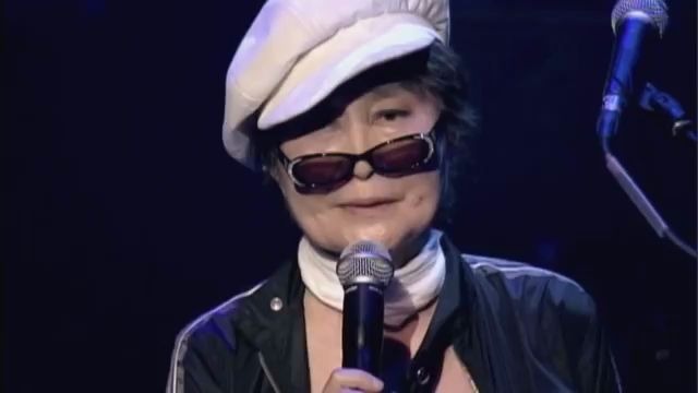 [图]Yoko Ono Plastic Ono Band (with Antony Hegarty) - I'm Going Away Smiling (live)