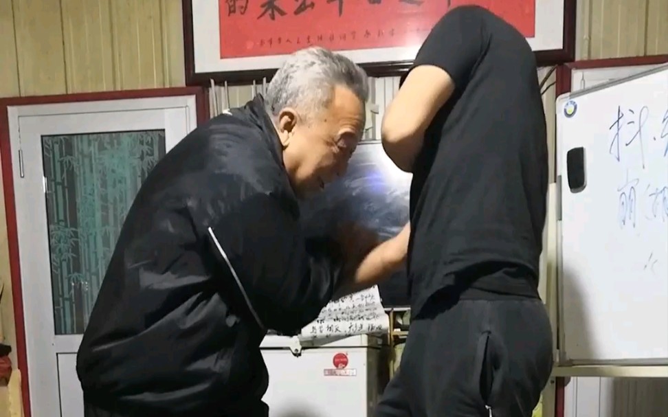 八极明师【李俊义】老先生讲解八极拳实战技法应用!