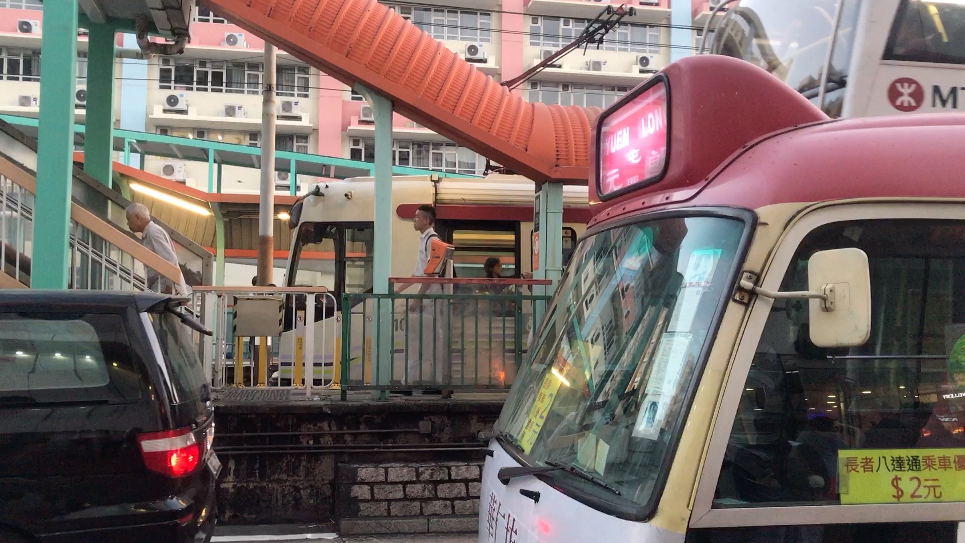 丰年路 761p线二期车出站(1042 1053)