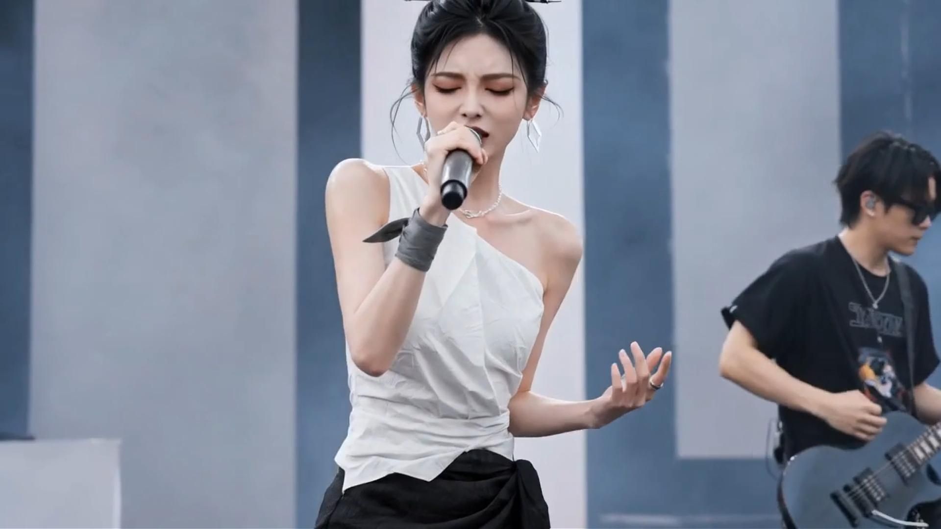 鹿白Live丨《写故事的人》COVER汪苏泷【AI偶像】