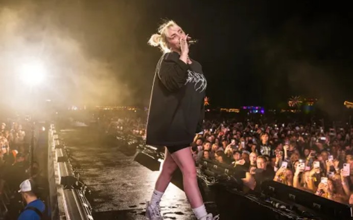 [图]Billie Eilish《Happier Than Ever》超清演唱会全场放送，炸翻天灵盖!