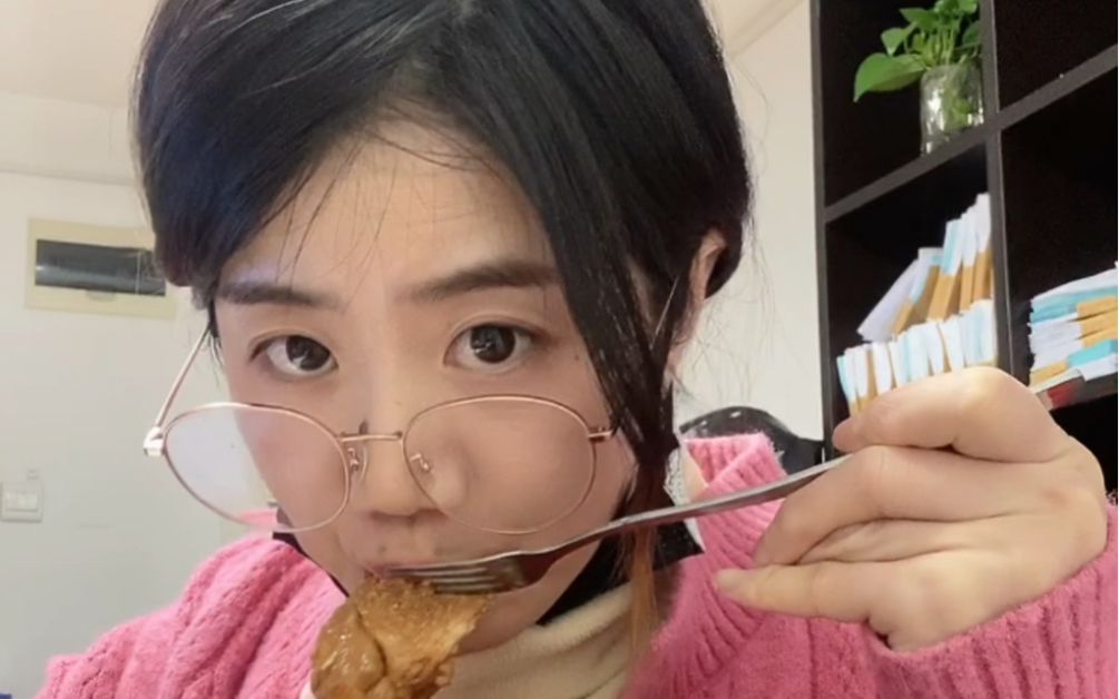 李小米的沪漂日常:忙忙碌碌一上午,不知不觉又到饭点了,看看今天公司