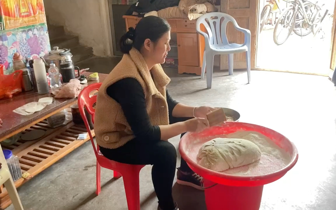 [图]客家传统应季美食——黄花梦粄