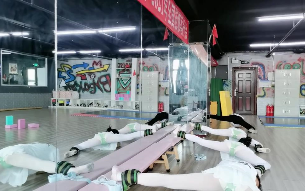 舞蹈生基本功课堂 一天超长的训练