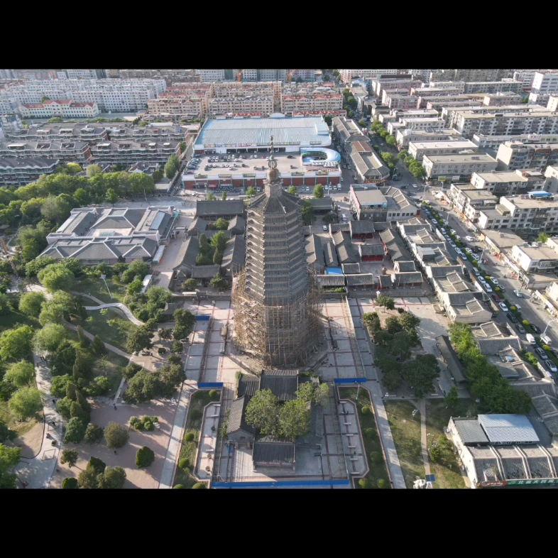 锦州辽塔座落在大广济寺前.塔建于辽道宗清