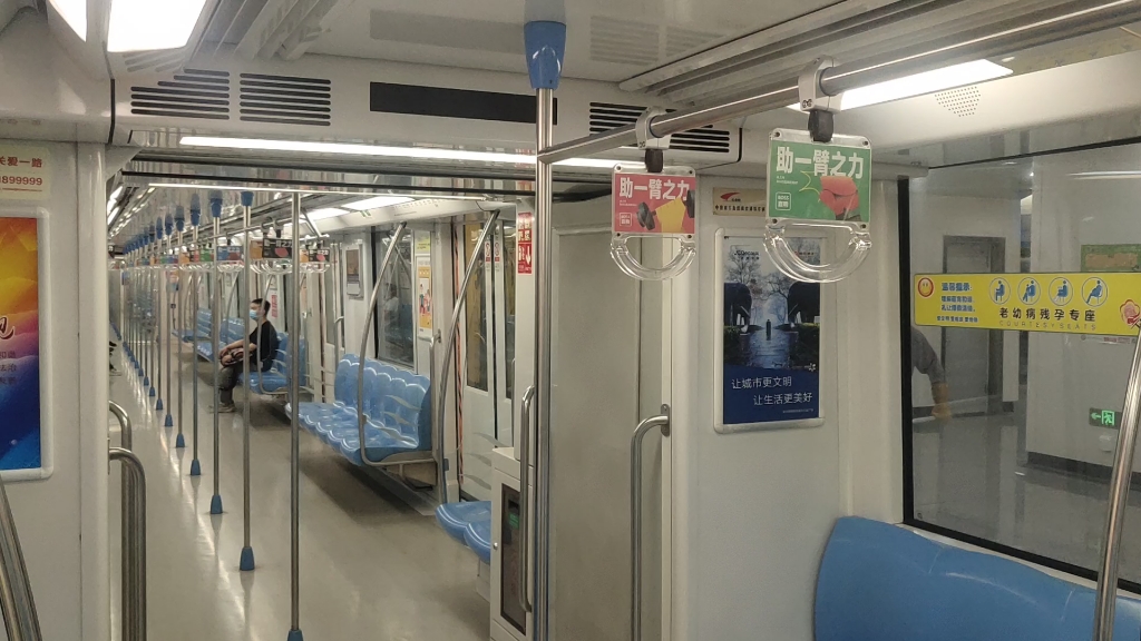 (南京地铁)1号线剩下全列原装进口电阻风扇的白灯一代蓝鱼八卦洲大桥
