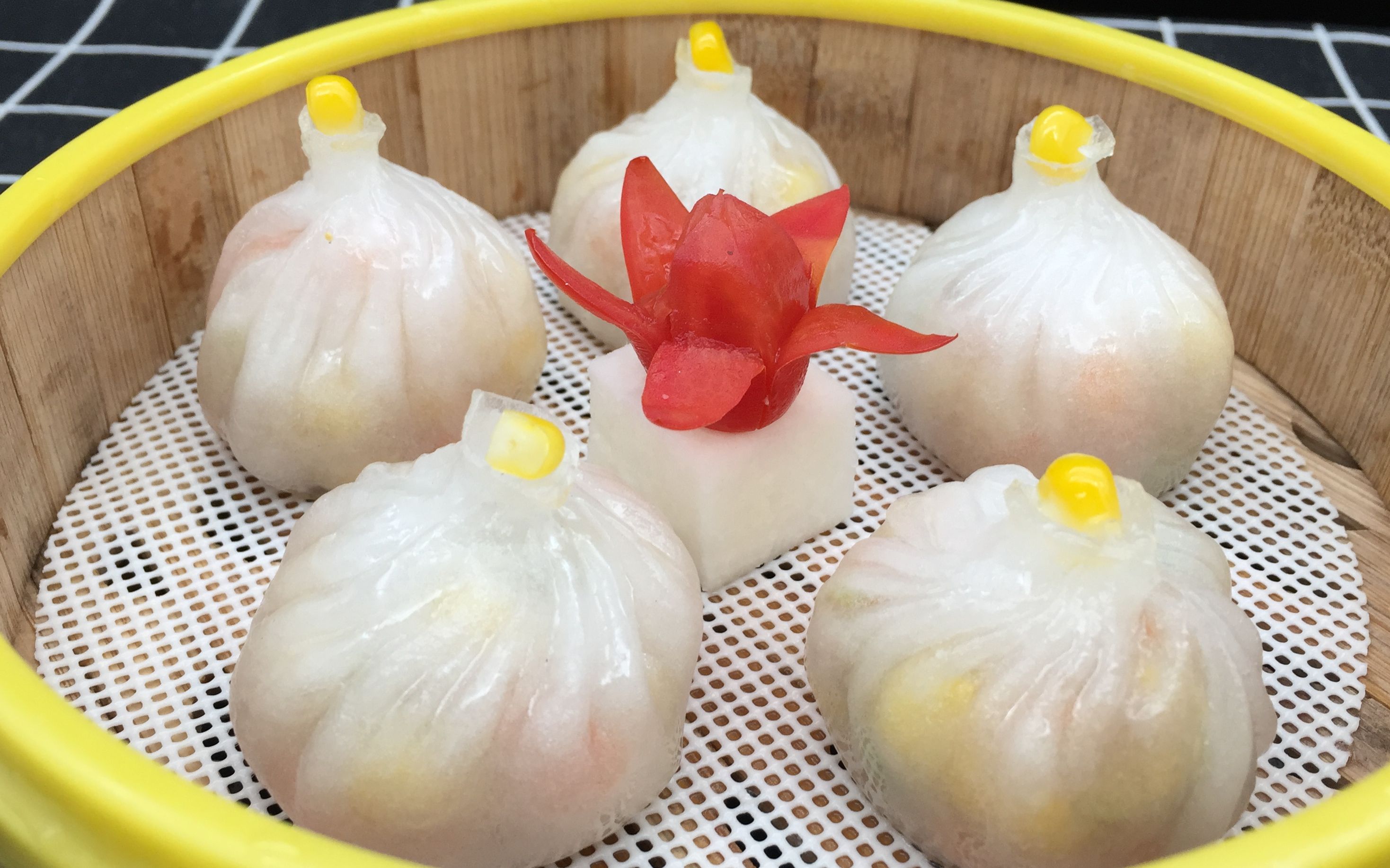 活动  面点师赖迪:分享水晶玉米饺的做法,饺子口感清甜,个个晶莹剔透!