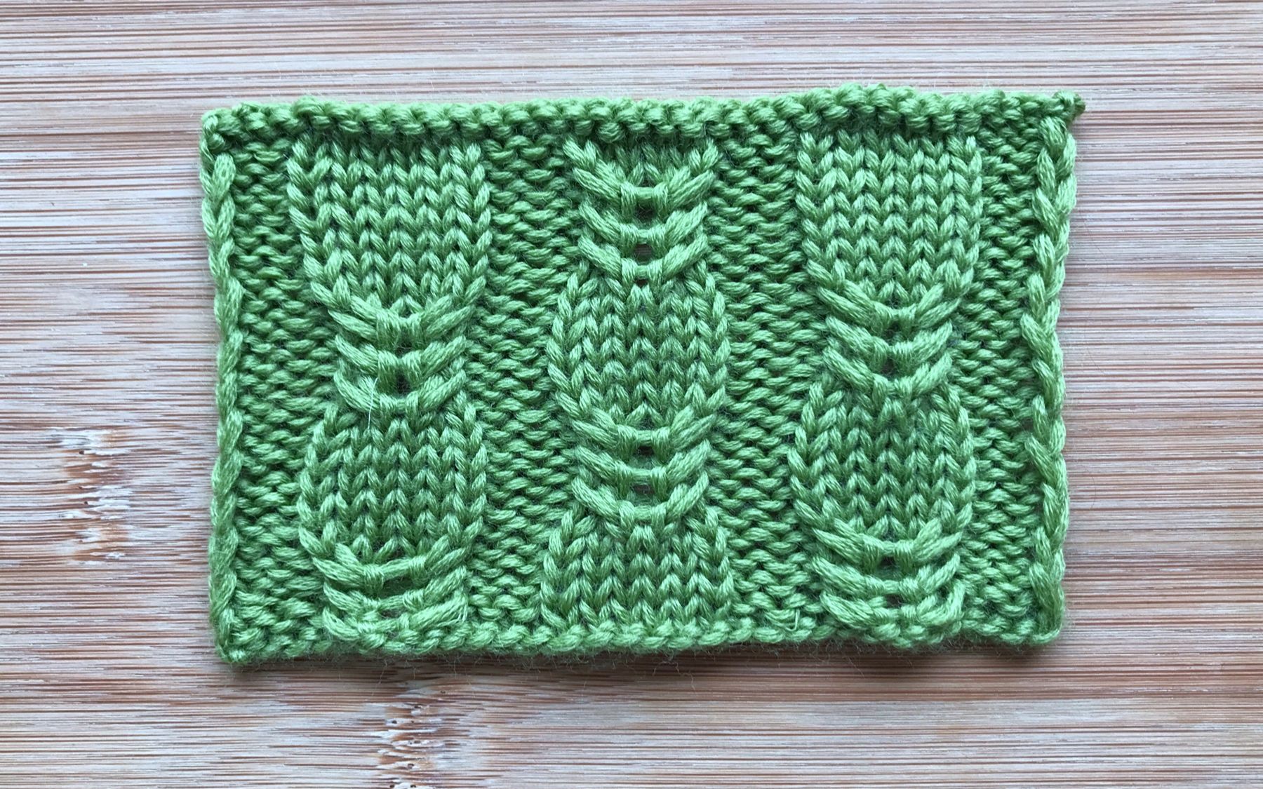 【轻描编织】一款精致的绞花花样,竖纹结构,织法简单,织围脖真的美