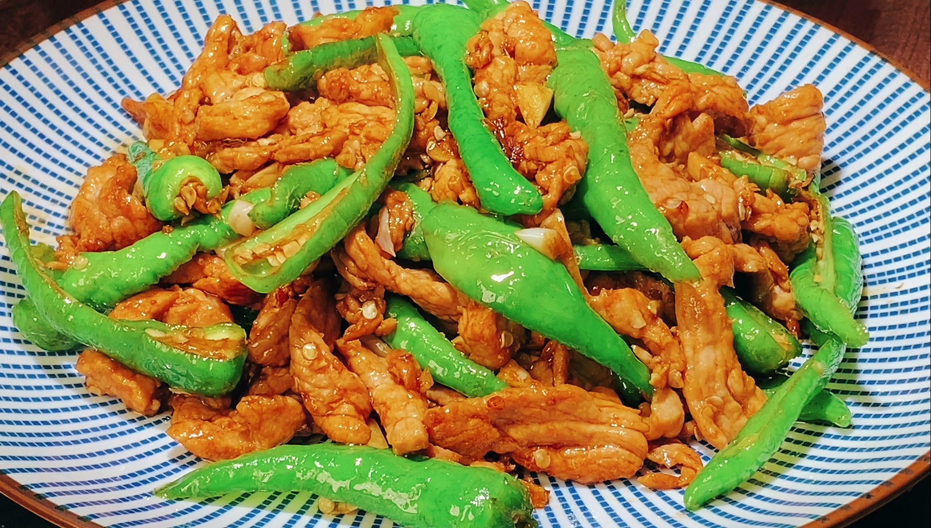 辣椒炒肉,很多人都做错了,难怪不香不好吃,大厨来教你正确做法