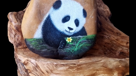 纯手绘创意石头画国宝熊猫