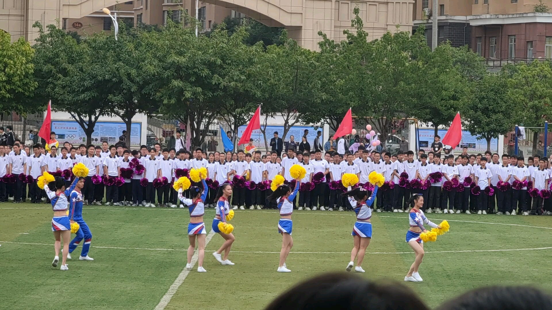 [图]南康中学校运会开幕式健美操队表演