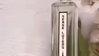 芦丹氏之水 春夏清新香水 那个干净清冷的少年哇 小众又高级的中性香 喷上这瓶香水 你就是最纯净的风 最是舒舒服服的存在 哔哩哔哩 Bilibili