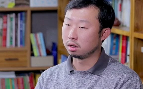 博物君小亮专访:小朋友还是该多读书,少上网!