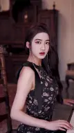 Télécharger la video: 『TF家族三代』『泥塑性转』旗袍美人，有小彩蛋