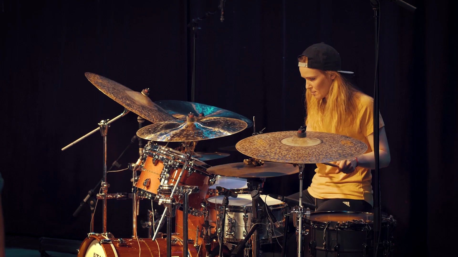 anika nilles - nevell - circles_哔哩哔哩 (゜-゜)つロ 干杯~-bili