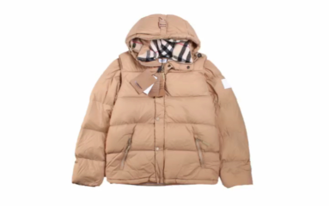 说一下高仿burberry巴宝莉21fw 可拆卸袖子羽绒服周冬雨同款可拆卸