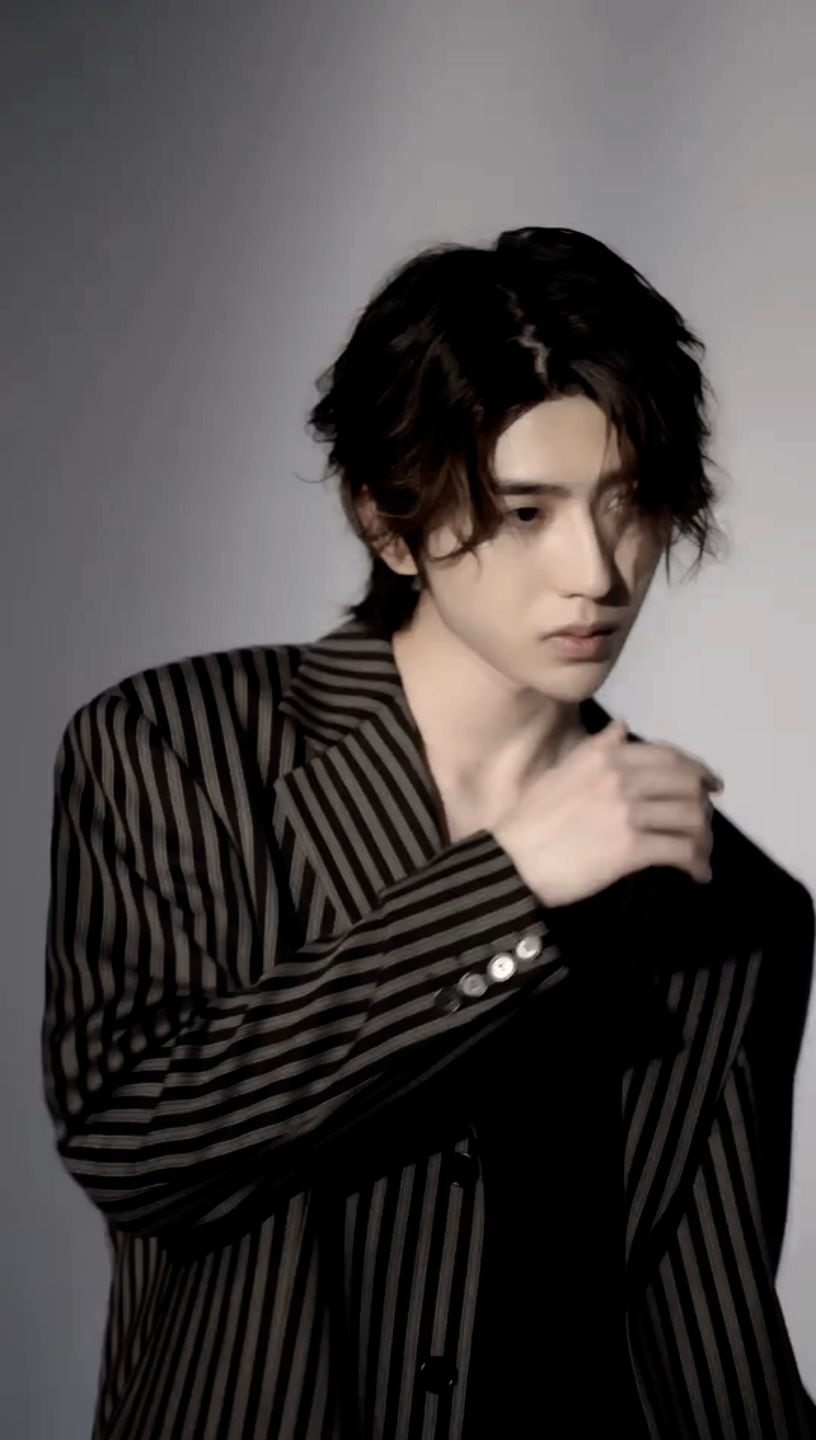 泡面头的蔡徐坤真的帅吗!真的帅!