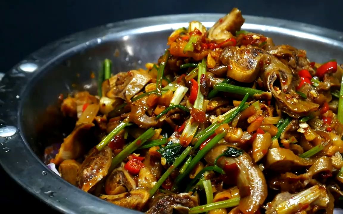 大厨教你家庭版的干锅卤味,香辣入味,配上米饭能吃三大碗饭