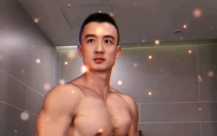 肌肉男人洗手间自拍