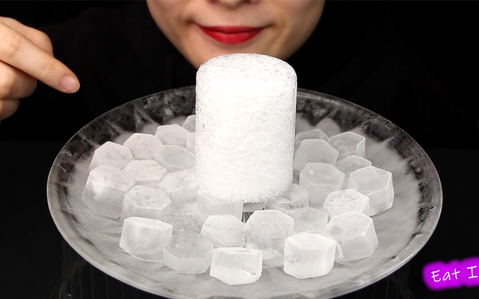 eatice冰块和刨冰咀嚼音