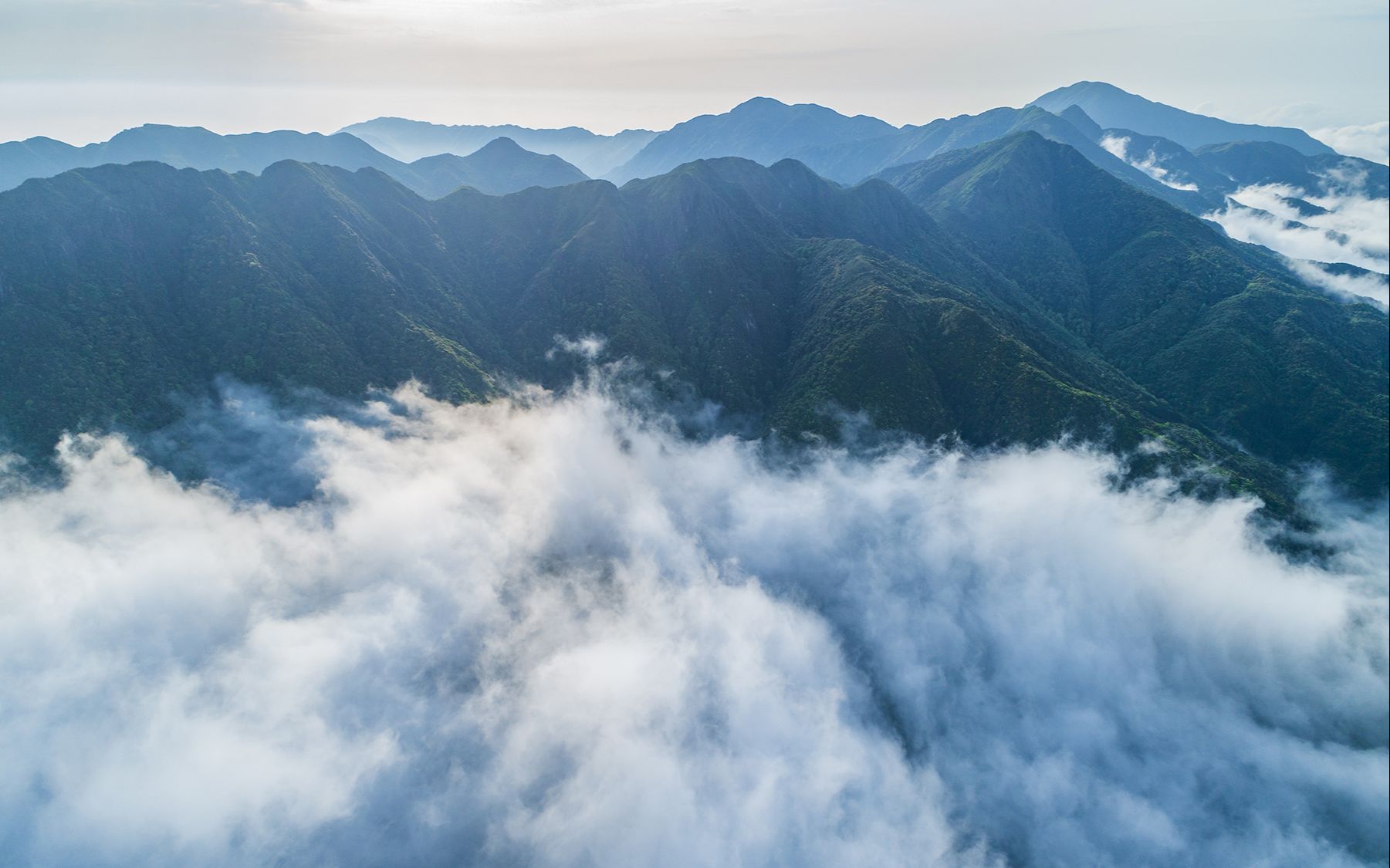 自驾穿越广东大龙山腹地,意外邂逅高山湖泊和壮美云海!
