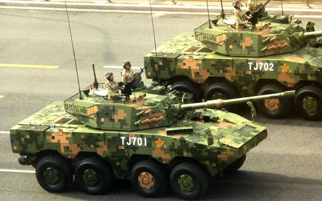 中国ztl11轮式突击车训练视频及车内情况