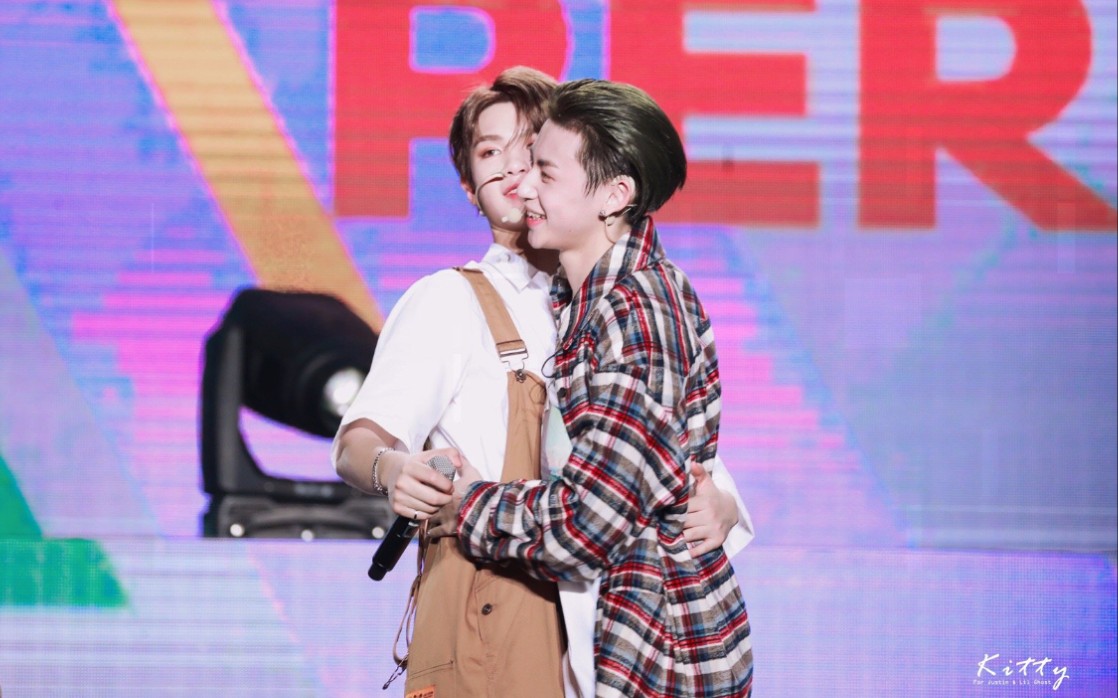 【黄明昊×小鬼王琳凯】快本舞蹈battle片段