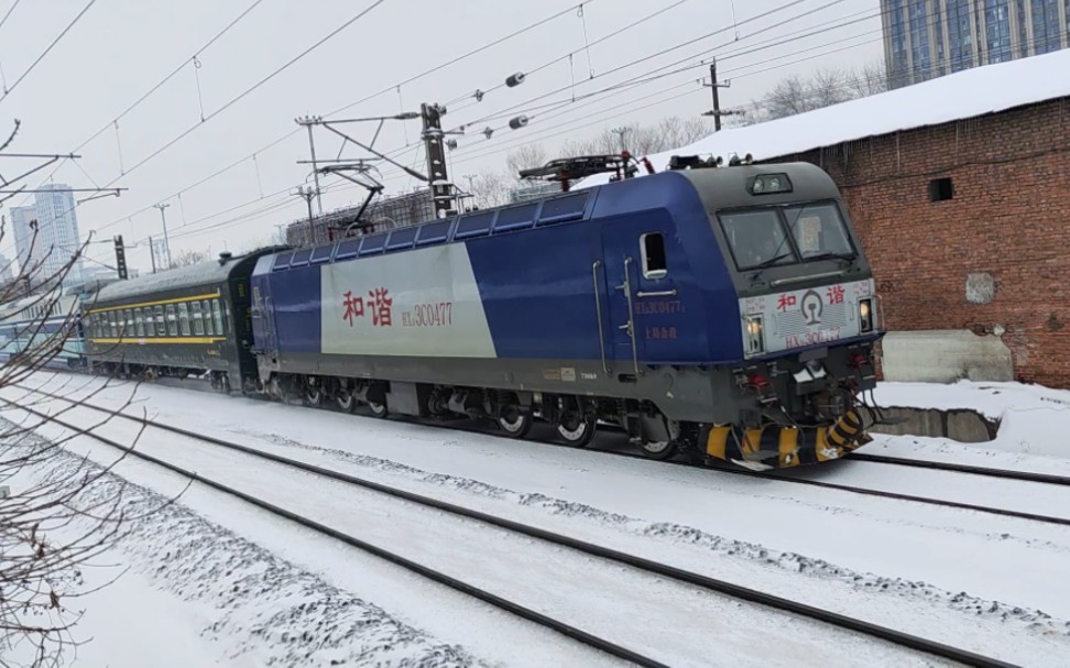 k8411(连云港东-合肥)阜淮线下行淮南方向通过,列尾附挂轨检wx999288