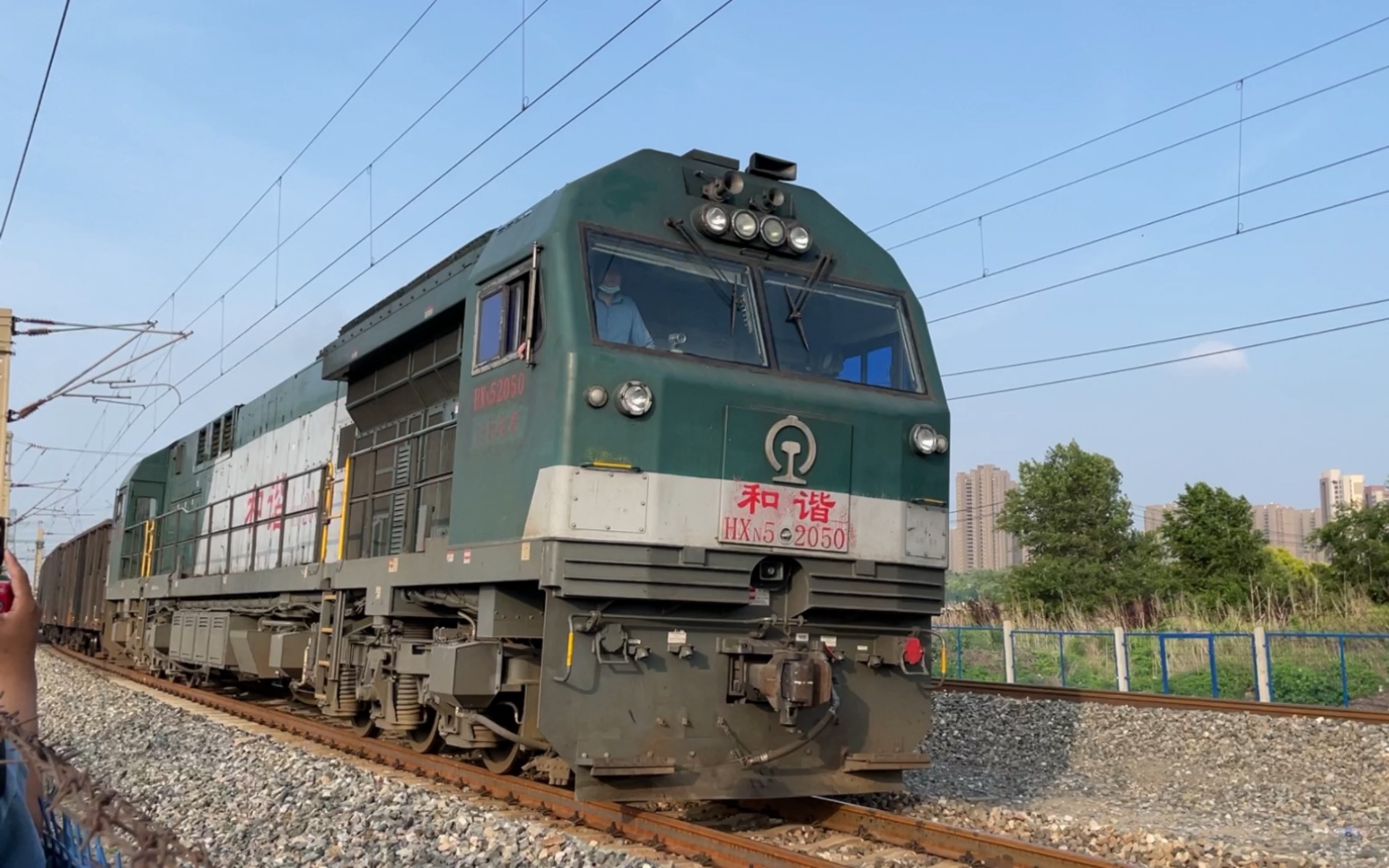 中国铁路最大车号的hxn5型双司机室2000系内燃机车沈