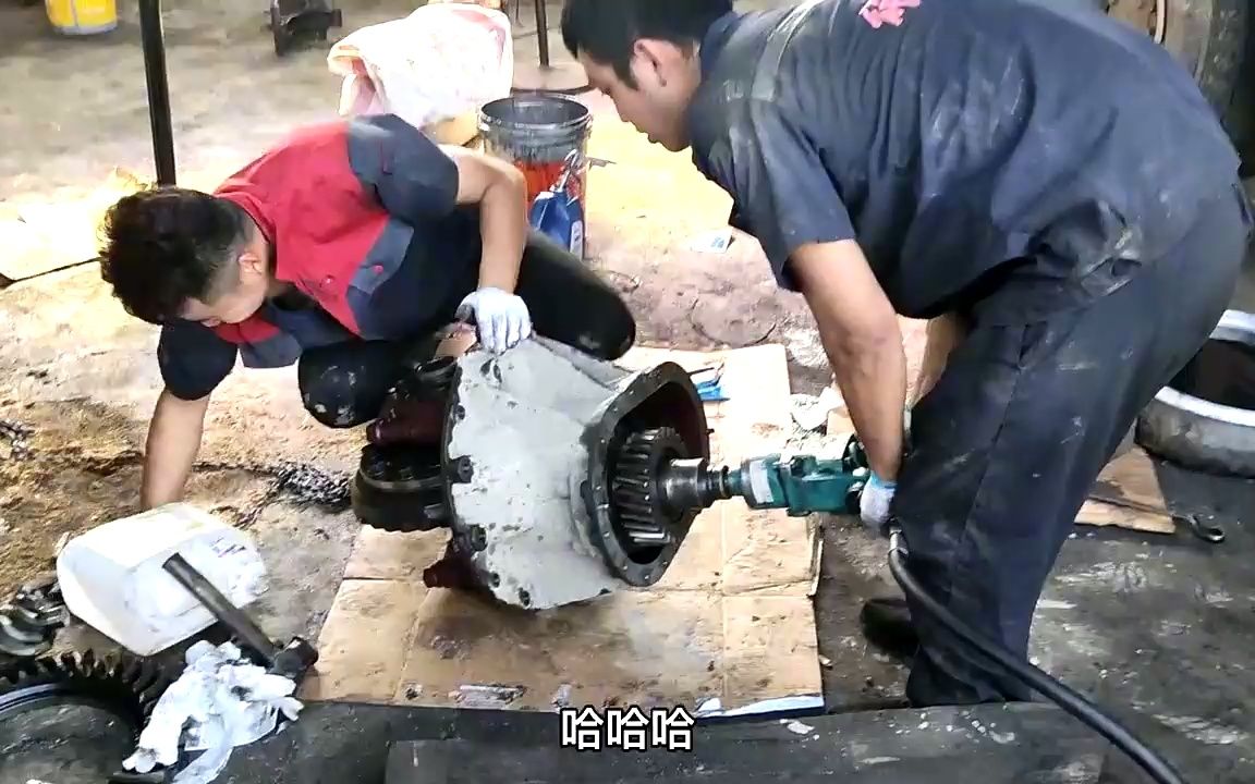 重型货车差速器坏了,实拍维修差速器全过程,差点发生安全事故哔哩哔哩bilibili