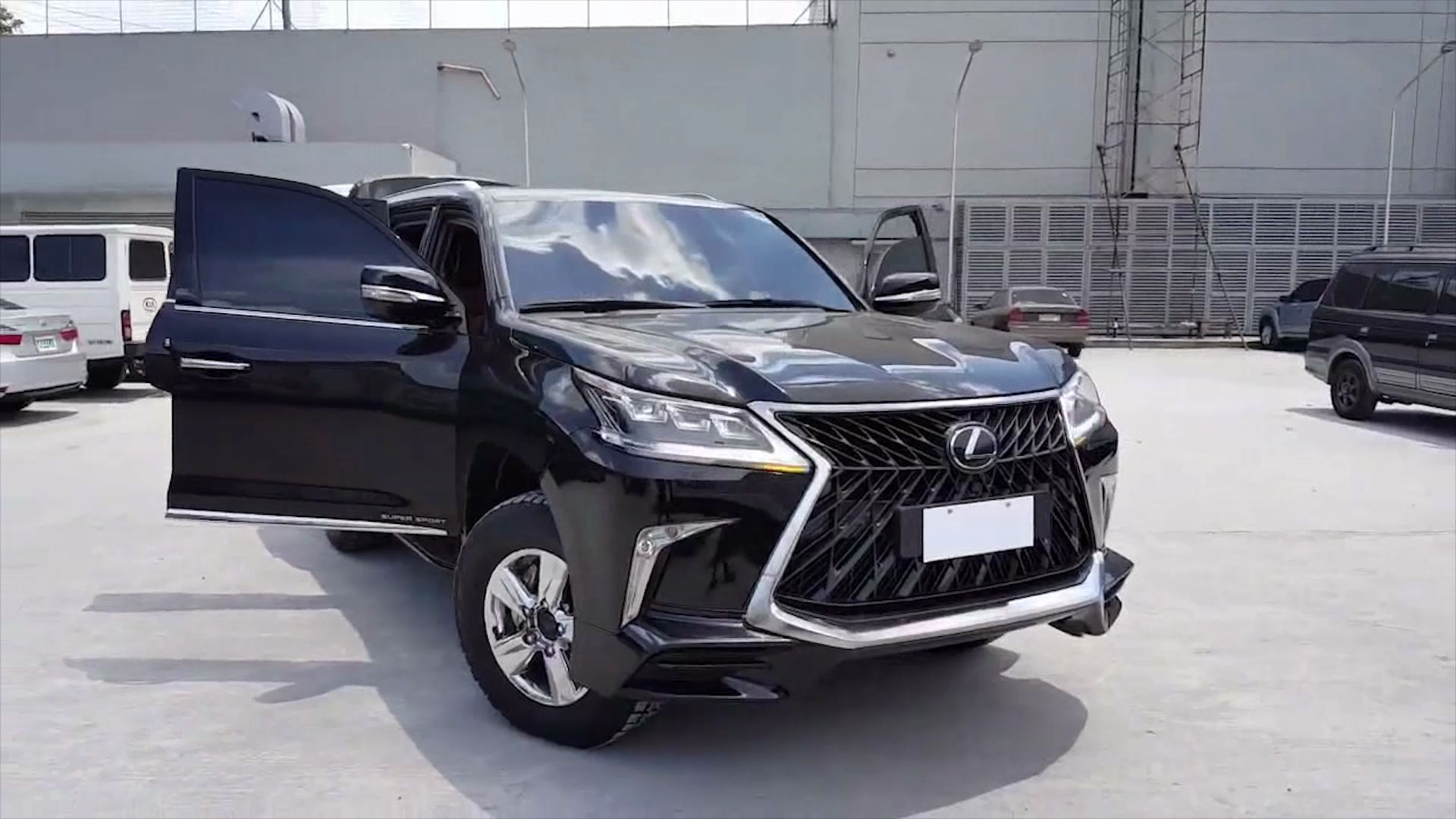 雷克萨斯570改装新款车体防弹固若金汤安全性超高