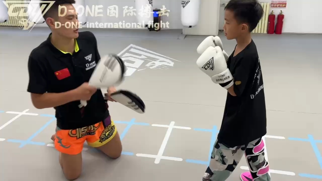 d-one搏击国际俱乐部散打防身术对练