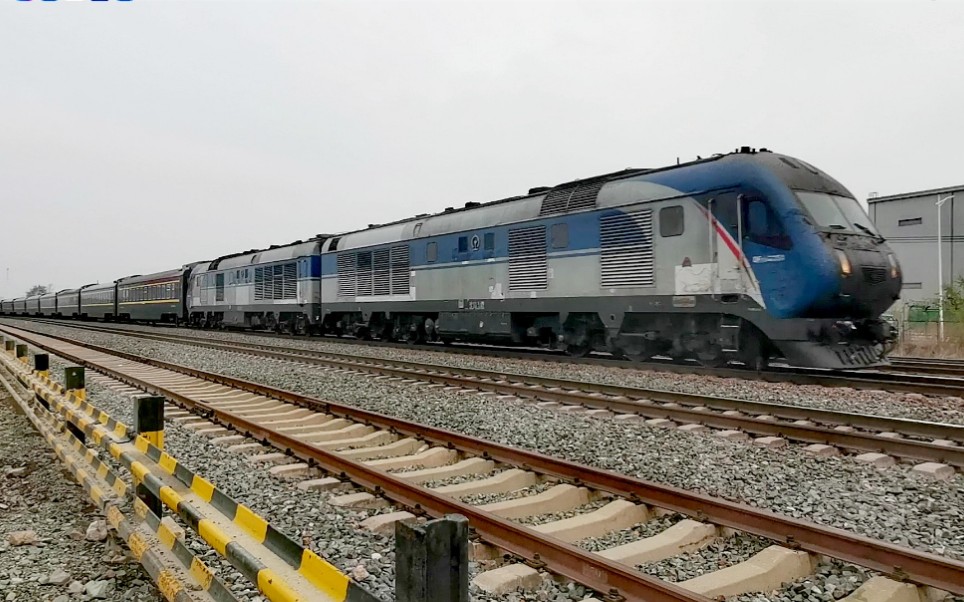 你这是在赶我z117北京吉林疯狂鸣笛通过长图线110km道口本务df11g