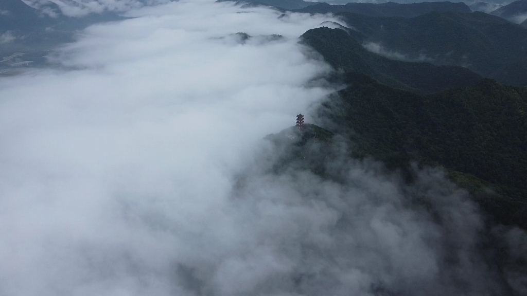 云绕山峰图片图片