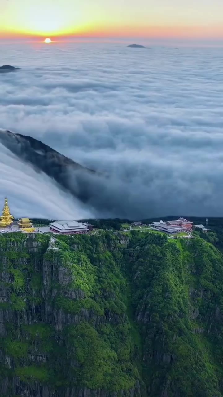 云海翻涌的壮观景象,见者好运来!050505