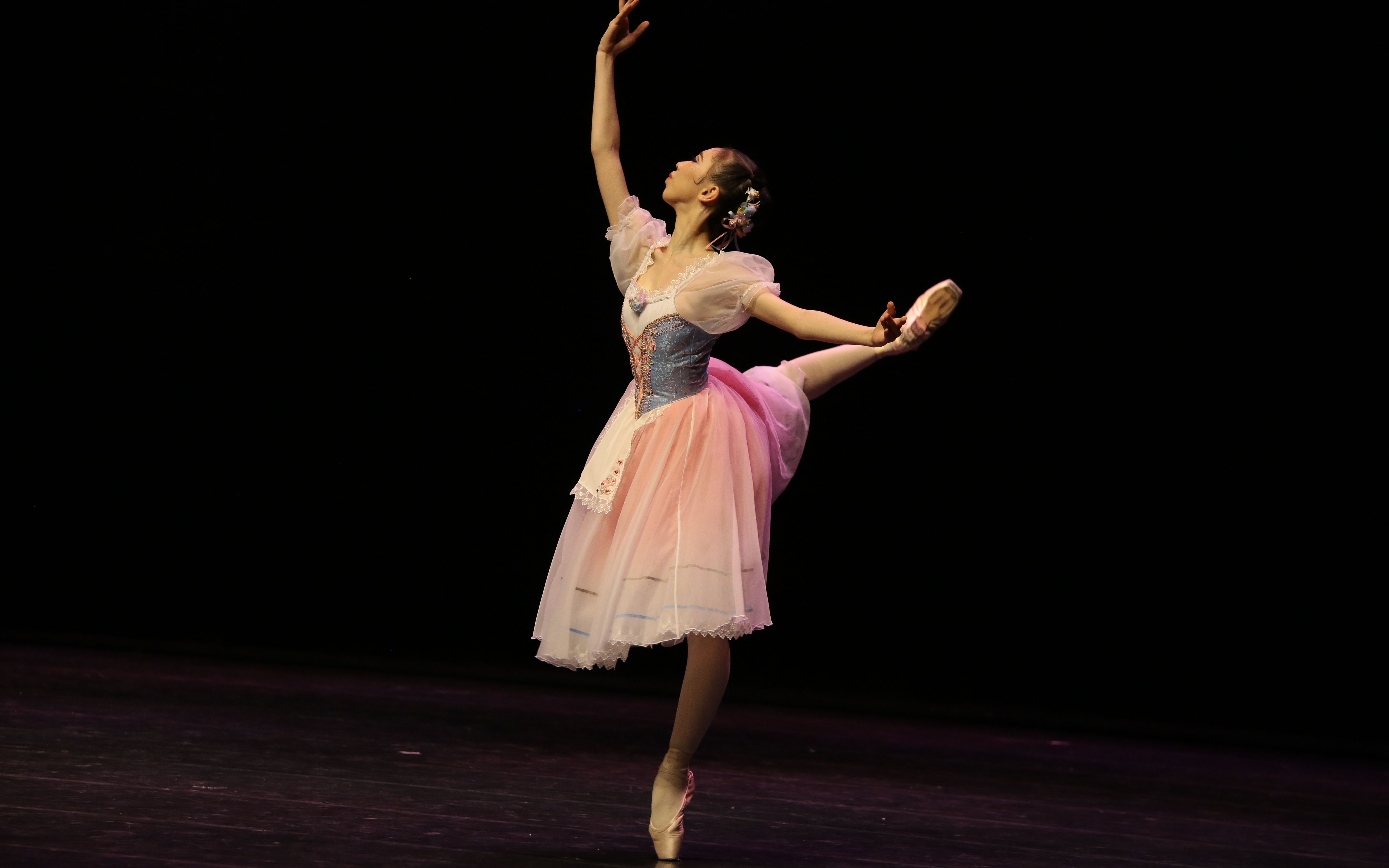 芭蕾中日青芭蕾舞明星大赏2019年第三届の葛蓓莉娅女变奏穿越人海只为