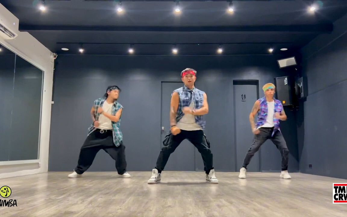 最新最in的zumba尊巴健身舞蹈 尊巴极速瘦身:动感舞步,轻松燃爆脂肪!