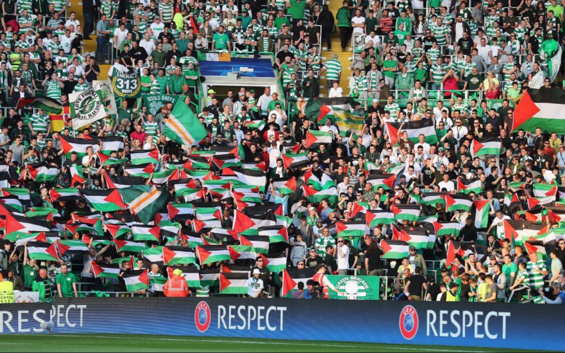 凯尔特人球迷高举巴勒斯坦国旗,高唱《bella ciao》力挺巴勒斯坦!