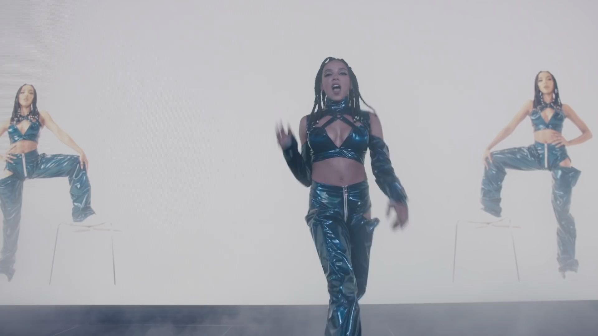 [图]Tinashe - Die a Little Bit (Remix)