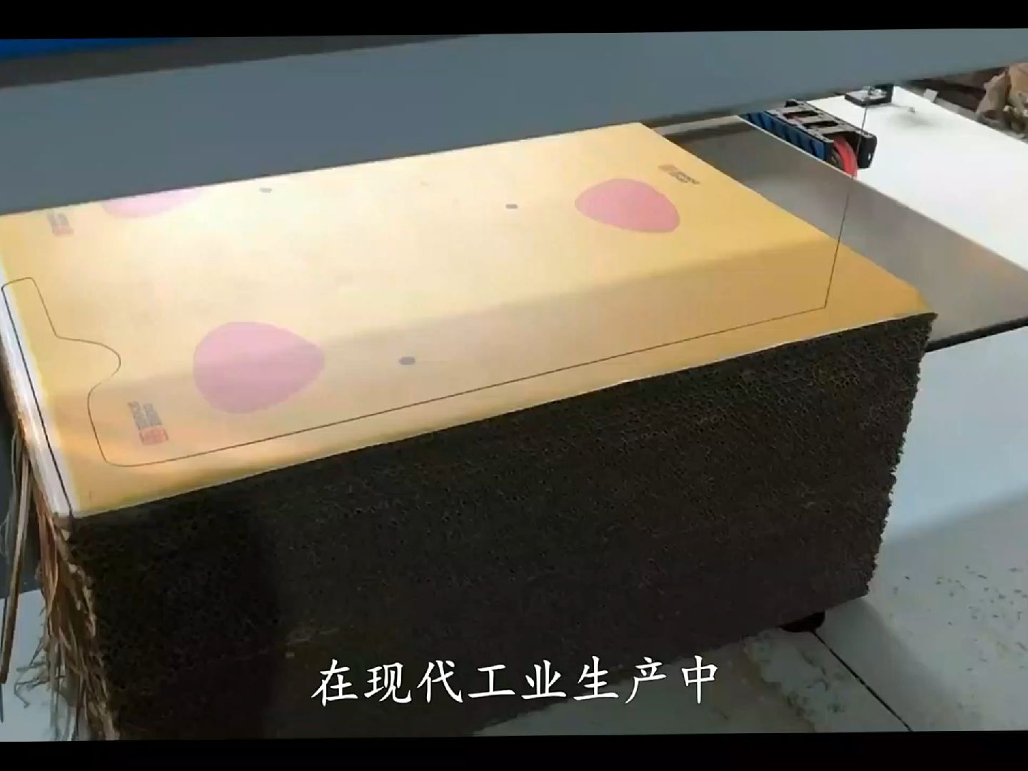 纸箱瓦楞纸裁剪机 发泡材料切割机教学 (2)