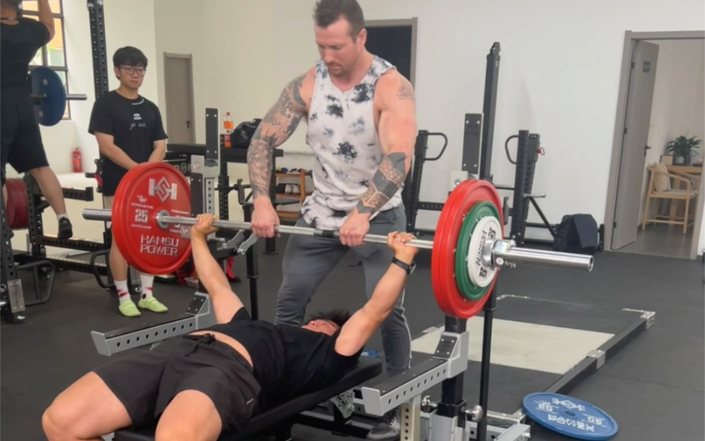 蒋哈克保护卧推一组