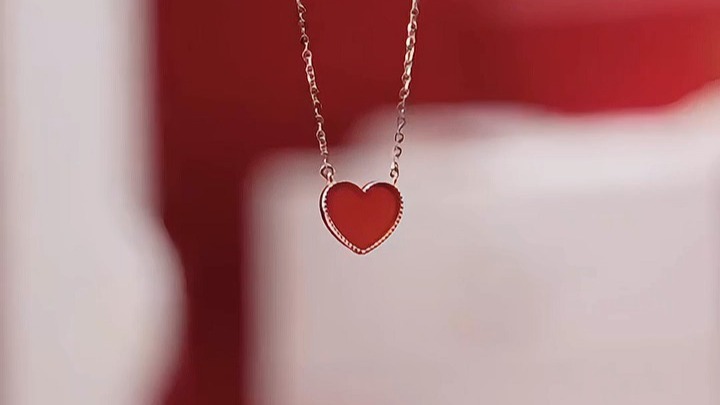 dr小红心项链设计简约而精致