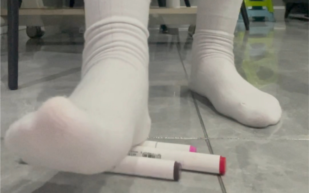 白袜jio玩笔 踩踏解压原声