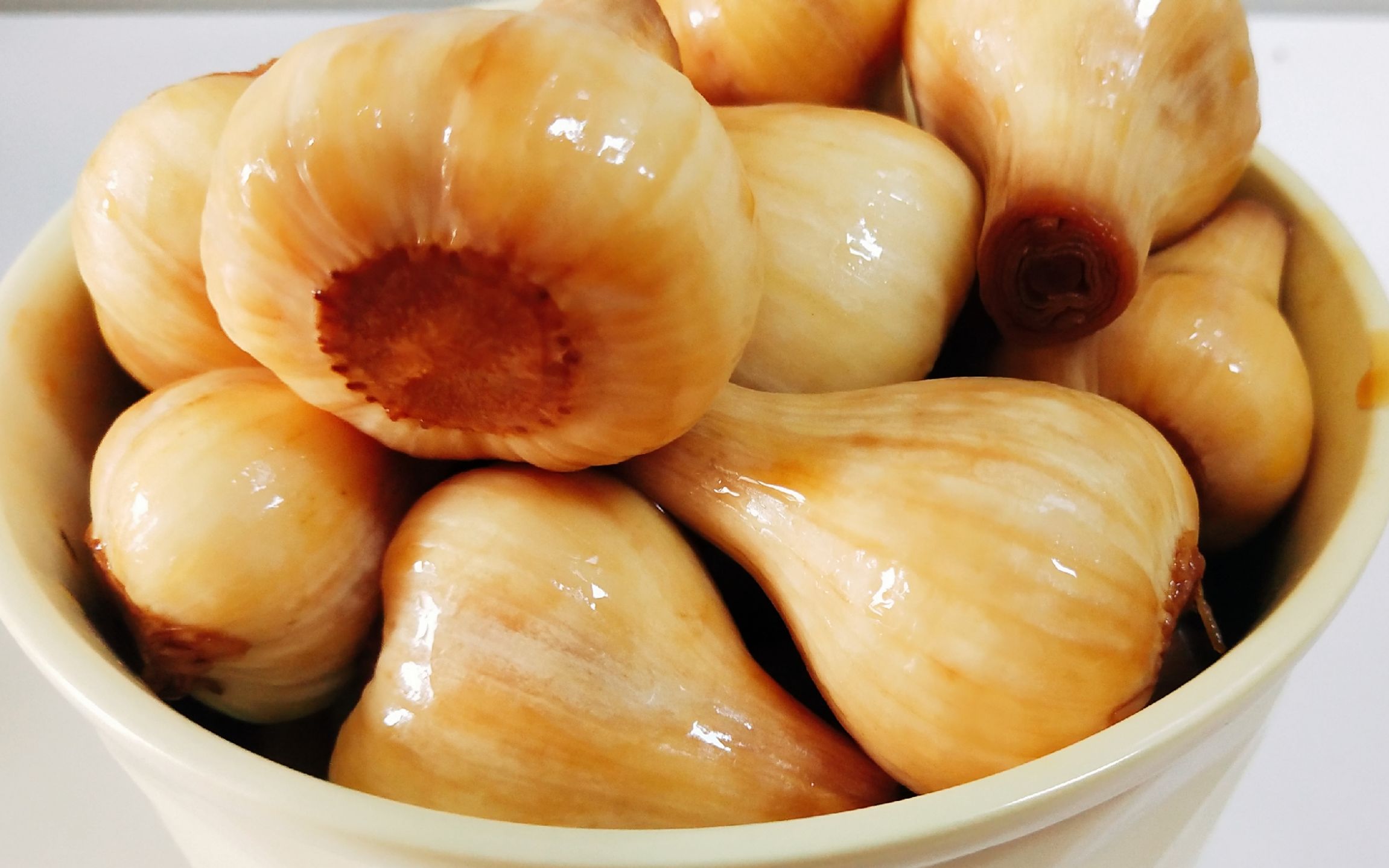 到了东北吃糖蒜的季节,自制糖配上三口一个的香菇肉大包子,嗷嗷香