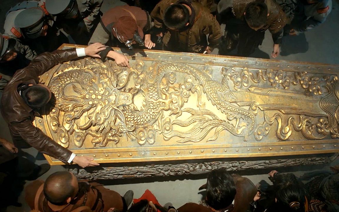 沉睡已久的金棺,千年后被人类发现,里面躺着的不是人类