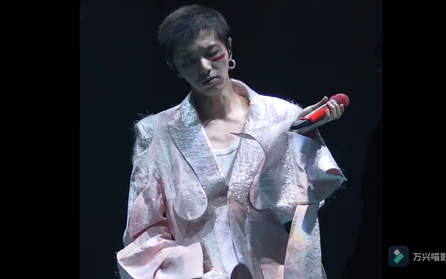 华晨宇reaction《蜉蝣》:悲伤的优美,气质太绝了!